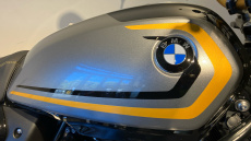 BMW R12 (24MY)